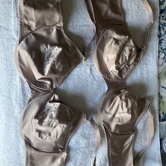 Bali Other - 2 Bali Back Smoothing bras